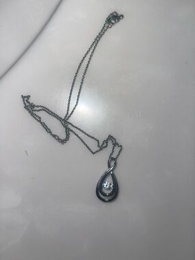 Sterling Silver Teardrop Pendant Necklace in Silver